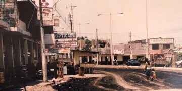 Calles de Lago Agrio regado crudo de petróleo para asentar el polvo