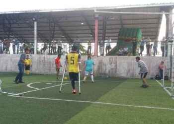 Valentía y esfuerzo de persoans con discpacidad física que disputaron un encuentro de indor, el día de las fiestas de la parroquia.