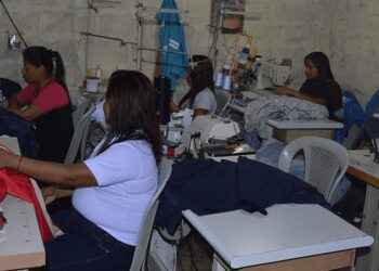 Optimismo en los artesanos de Pastaza, confían que este año si puedan confeccionar los uniformes.