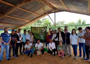 Técnicos de las ONGs cumplen la obligatoriedad de efectuar la Consulta Previa en presencia de dirigentes y comuneros.