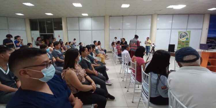 La proyección del documental duró 1 hora y 45 minutos. La intervención de los asistentes alrededor de 45 minutos.