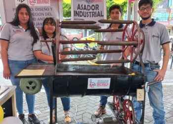 Estudiantes expusieron proyectos innovadores en Feria de Ciencia y Tecnología