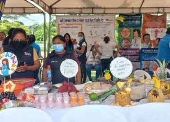 Los nutricionistas sugieren a la ciudadanía que incluyan en sus dietas: frutas, verduras, legumbres y bebidas naturales.