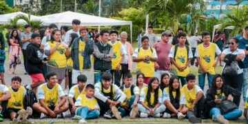 Jóvenes organizan jincana en las fiestas de Gonzalo Pizarro como una actividad de empoderamiento.
