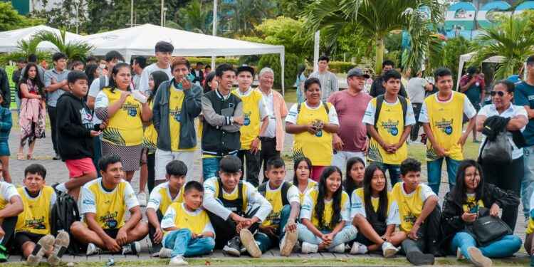 Jóvenes organizan jincana en las fiestas de Gonzalo Pizarro como una actividad de empoderamiento.