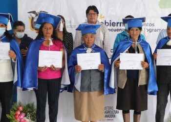 Graduados, los agricultores podrán cumplir su trabajo de forma técnica.