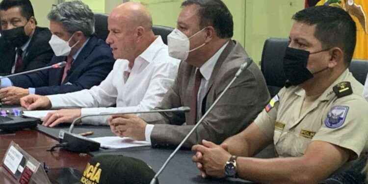 El vicepresidente, Alfredo Borrero, lideró el COE nacional y anunciaron que el sector público puede acogerse al teletrabajo.