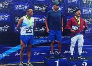 Ganadores categoría 31-40 años, Izq.) Miguel Chicaiza, tercer lugar (Lago Agrio); Ángel Chasi, primer lugar (Ambato); Juan Pilamunga, segundo lugar (Chibuleo).