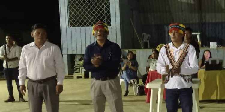 Derecha) Wakiach Kuja, presidente de la NAE hasta el año 2025