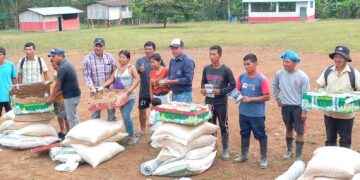 La dotación de los kits avícolas servirá para ampliar la producción de pollos y mejorar la economía de la gente.