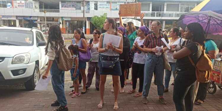 Plantón en Lago Agrio como protesta por el caso Bernal