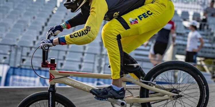 DEPORTES: PASTAZA «» Doménica Mora, campeona Latinoamericana en BMX 