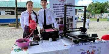 SUCUMBÍOS: Dos estudiantes presentan proyecto innovador aplicado a la salud
