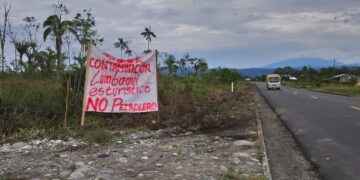 SUCUMBÍOS – Reclamo a Petroecuador por uso de terreno donde alojan material pétreo.