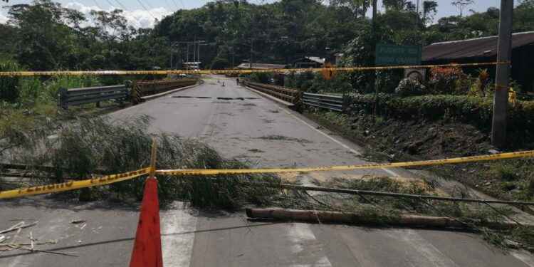 PASTAZA: Puente que une Shell con Puyo presenta fallas