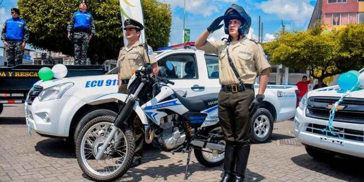 SUCUMBIOS: Vehiculos y equipos para la Policìa Nacional y ECU 911