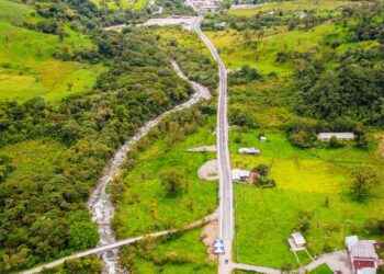 NAPO >< Tramo de vía asfaltada para parroquia Sardinas