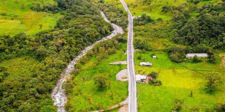 NAPO >< Tramo de vía asfaltada para parroquia Sardinas