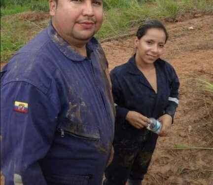 MUJERES LUCHADORAS – GÓMEZ SE ENCARGA DE ARREGLAR EL SISTEMA DE AIRE ACONDICIONADO EN LOS VEHÍCULOS