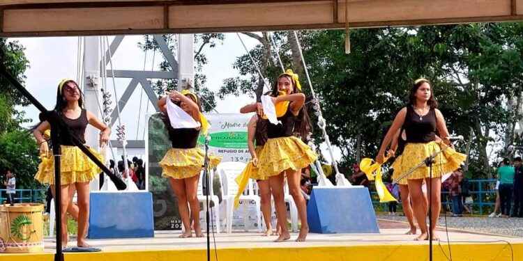 FESTIVAL “GRITO DE MUJER, ECUADOR CANTANDO POR LA PAZ”, SE CUMPLIÓ EN EL PUENTE DE CRISTAL