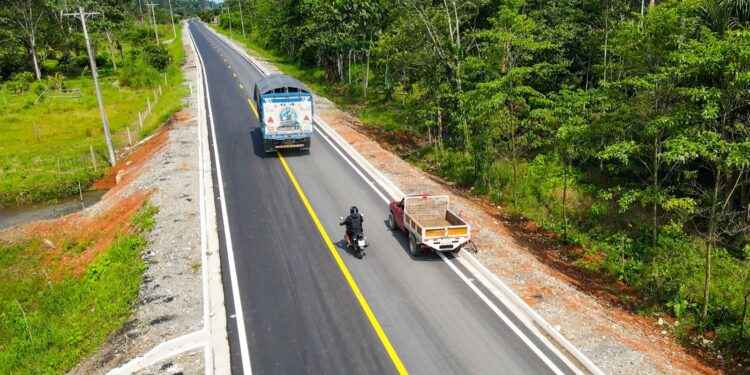 PREFECTURA DE SUCUMBÍOS CONTINÚA CON ENTREGA DE OBRAS.