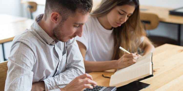 Millennials y centennials, las generaciones con más preocupaciones financieras