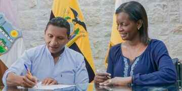 Convenio para mejorar instalaciones educativas