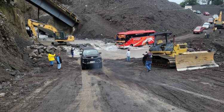 Regresa temporalmente la conexión vial entre Lago Agrio y Quito