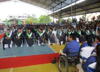 Grados en el Juan Jiménez: día de fiesta por una meta cumplida