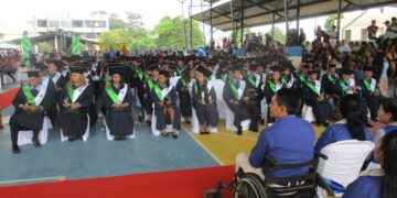 Grados en el Juan Jiménez: día de fiesta por una meta cumplida