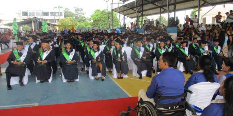 Grados en el Juan Jiménez: día de fiesta por una meta cumplida