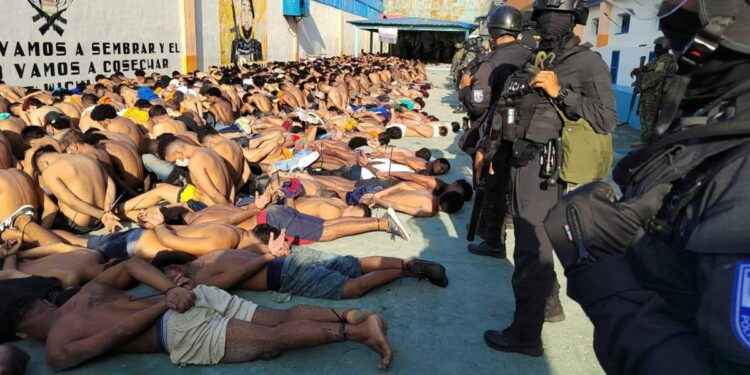 Fiscalía afirma que 31 reos murieron en enfrentamientos en Penitenciaria del Litoral