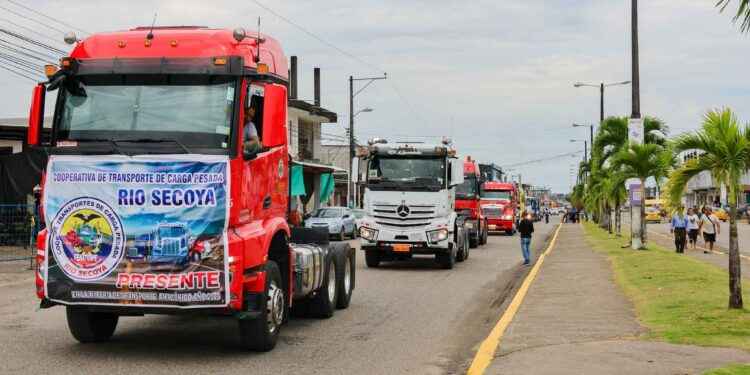 Feria del transporte en las festividades de Shushufindi