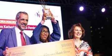 Alexandra Angulo Ferrín, mejor maestra del año