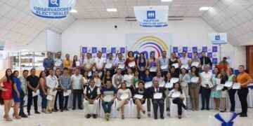 Semana de la Democracia concluye con entrega de reconocimiento a servidores electorales
