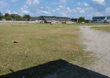 G. A. D. de Lago Agrio realiza mantenimiento del Estadio Federativo.