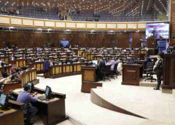 Comisión plantea condonar deudas vehiculares y con municipios.