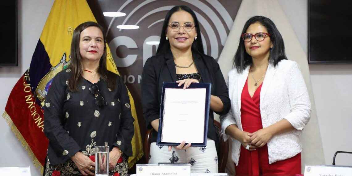 CNE recibió protocolo de prevención de violencia política de género del Partido Unidad Popular.