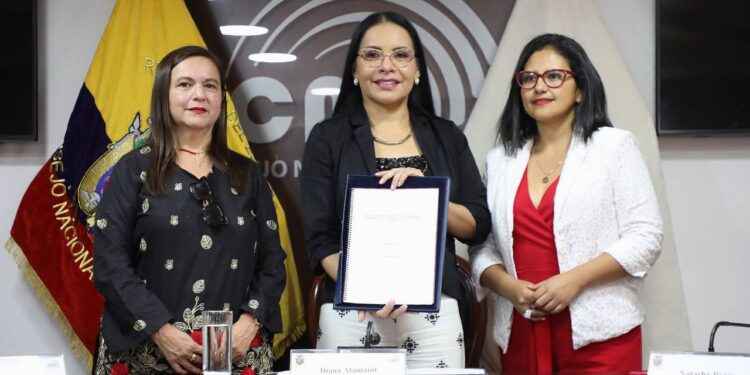 CNE recibió protocolo de prevención de violencia política de género del Partido Unidad Popular.