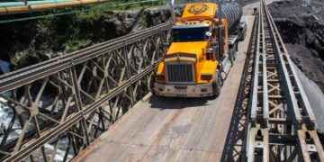 Puente Bailey sobre el río Marker en la vía Lago Agrio – Quito ya es una realidad.