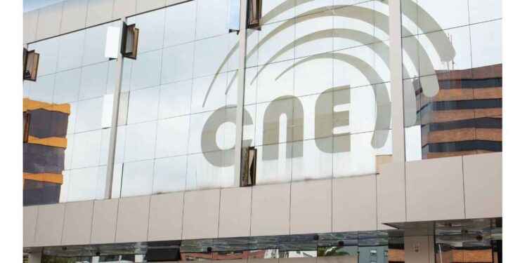 CNE suspende al Partido Sociedad Patriótica por 12 meses.