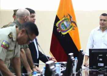Nuevos impuestos para financiar el conflicto interno y la crisis en el Ecuador.