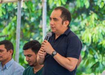 Prefecto Yofre Poma impulsa electrificación en la Comunidad 20 de Septiembre.