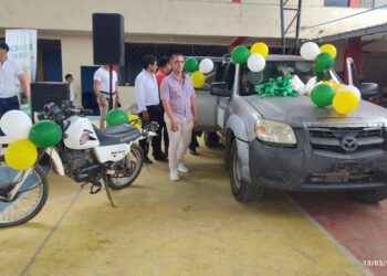 Prefectura entrego vehículos a Instituciones Educativas.