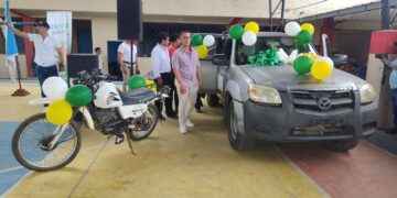 Prefectura entrego vehículos a Instituciones Educativas.