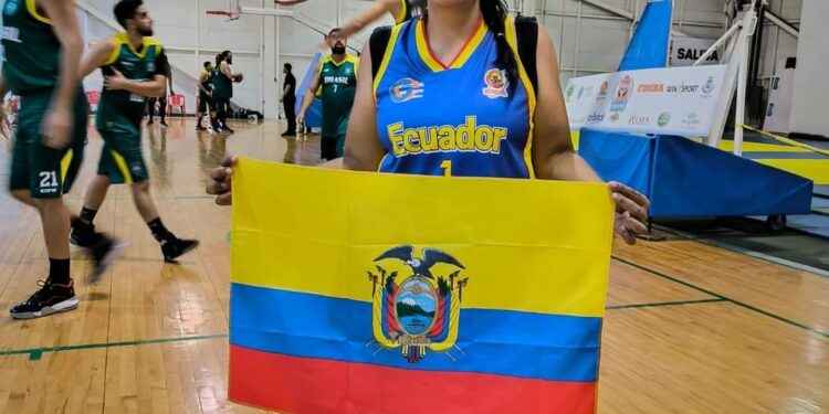 Karina Velarde deportista de Sucumbíos fue parte del Panamericano de Maxibásquet.
