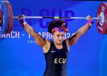 Neisi Dajomes campeona mundial de halterofilia.