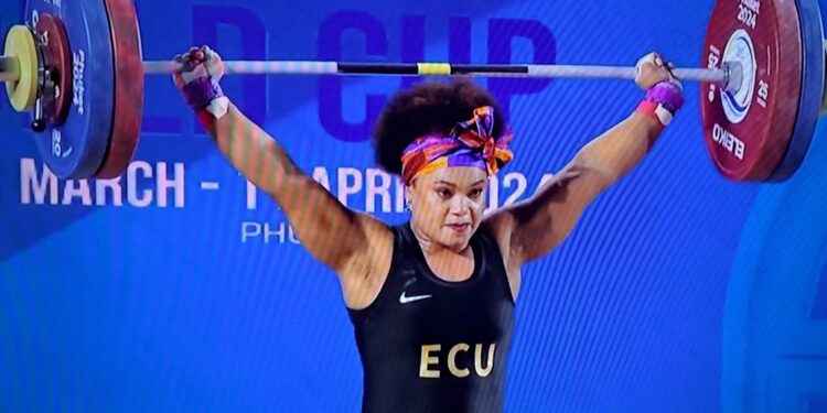 Neisi Dajomes campeona mundial de halterofilia.