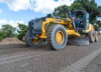 Prefectura de Sucumbíos inicio asfalto 3.5 km en Shushufindi.