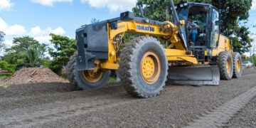 Prefectura de Sucumbíos inicio asfalto 3.5 km en Shushufindi.